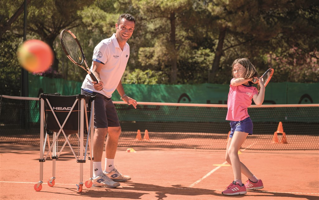 Juniorská tenisová akademie, Santa Margherita di Pula, Sardinie