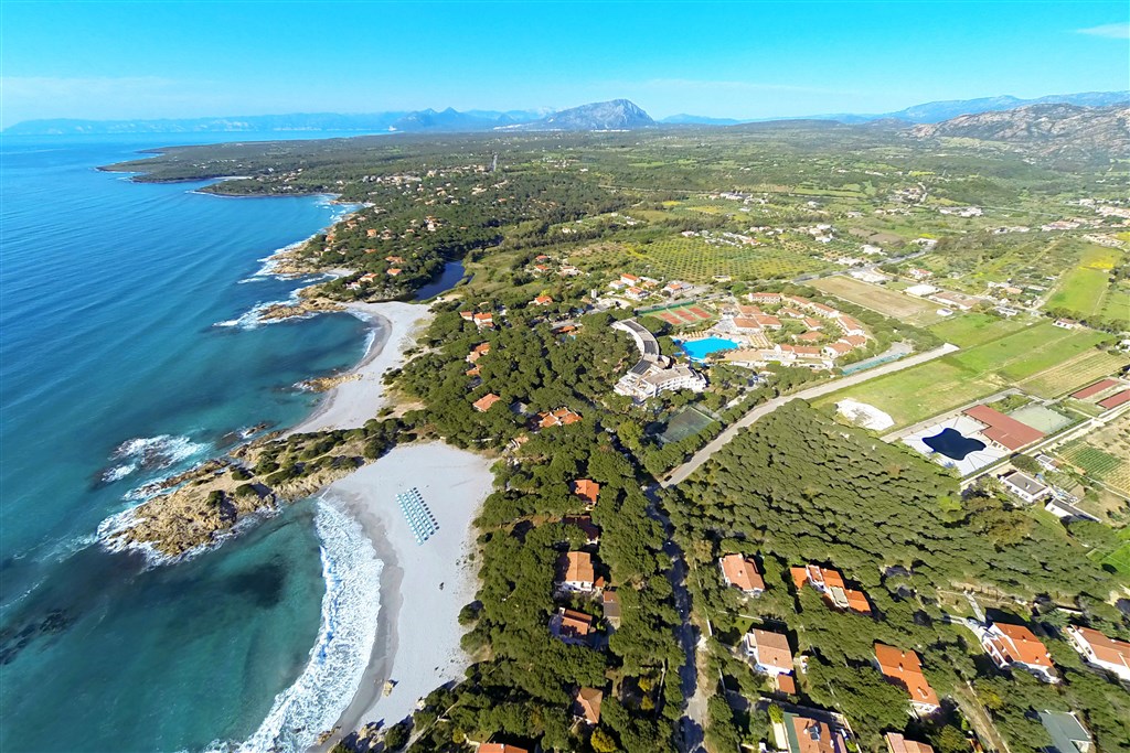 Pláž z výšky, Cala Liberotto, Orosei, Sardinie