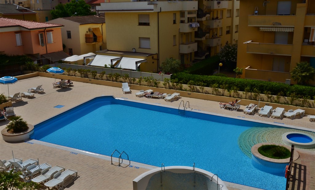 Residence Gardenia - Bazén s lehátky, Alghero, Sardinie