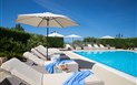 Lu' Hotel Porto Pino 65+ - Polstrovaná lehátka u bazénu, Porto Pino, Sant´Anna Arresi, Sardinie