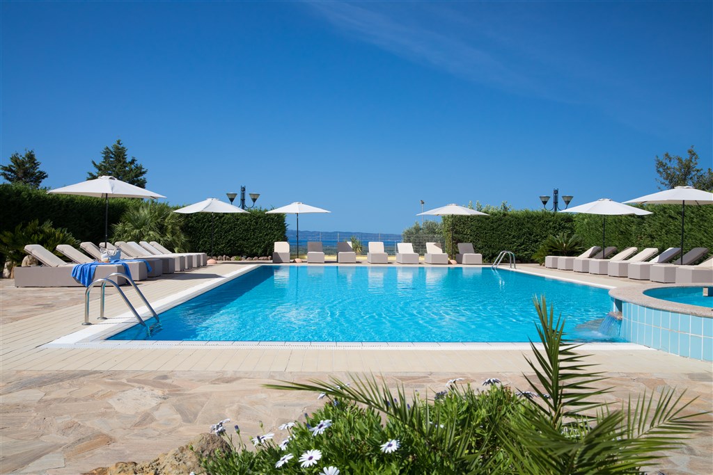 Hotelový bazén, Porto Pino, Sant´Anna Arresi, Sardinie
