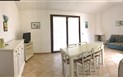 Vily San Pietro - Pohled na jídelnu s obývací místností, Castiadas, Sardinie