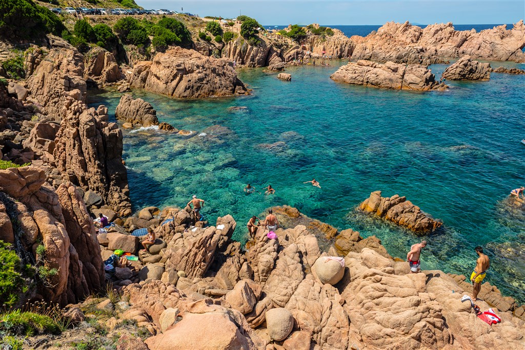 Pobřeží u Costa Paradiso