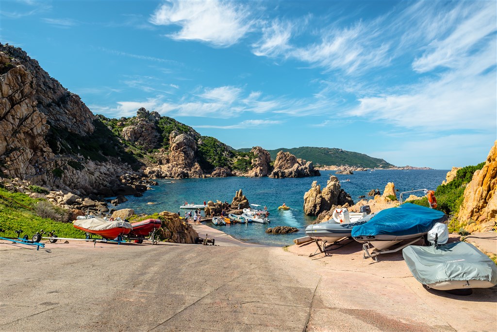 Pobřeží u Costa Paradiso