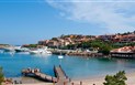 COSTA SMERALDA - Porto Cervo - Pláž v přístavu Porto Cervo