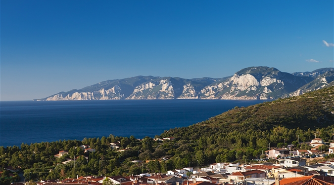 Panoramatický pohled z města Cala Gonone