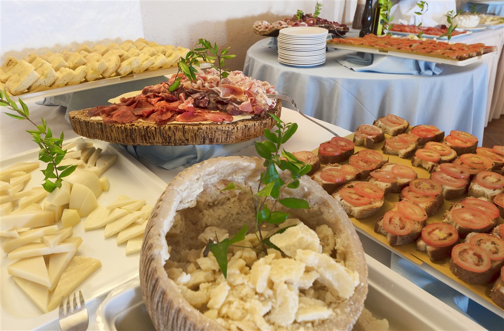 Restaurace Colonna, obědový bufet, Capo Testa - Santa Teresa, Sardinie