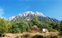 Oliena - Horský masiv Corrasi (zdroj: sardegnaturismo.it)