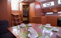 Bavaria Cruiser 46 Maladroxia - Kuchyň s jídelnou, Marina dell’Isola, Golfo Aranci, Sardinie