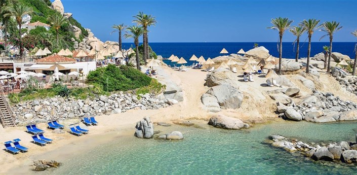 Arbatax Park Resort - Hotel Telis - Pohled na jednu z hotelových pláží, Arbatax, Sardinie