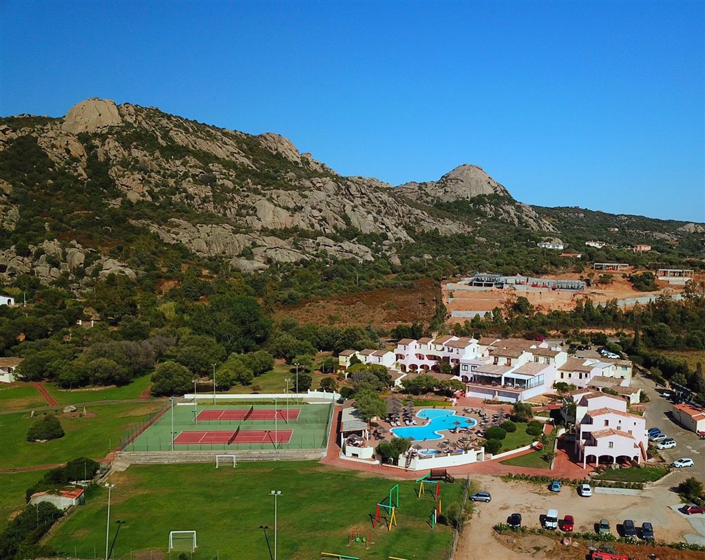 Letecký pohled, Baja Sardinia, Sardinie