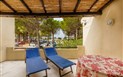Residence Pineta Uno - Veranda u apartmánu TRILO, Baja Sardinia, Sardinie