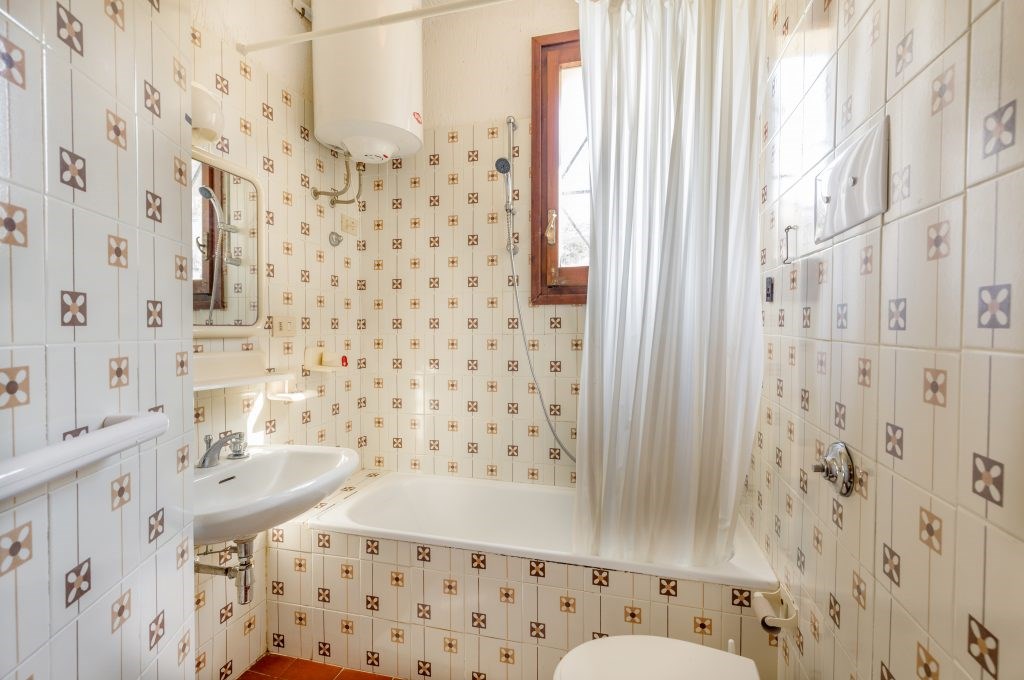 Koupelna v apartmánu TRILO, Santa Reparata, Sardinie