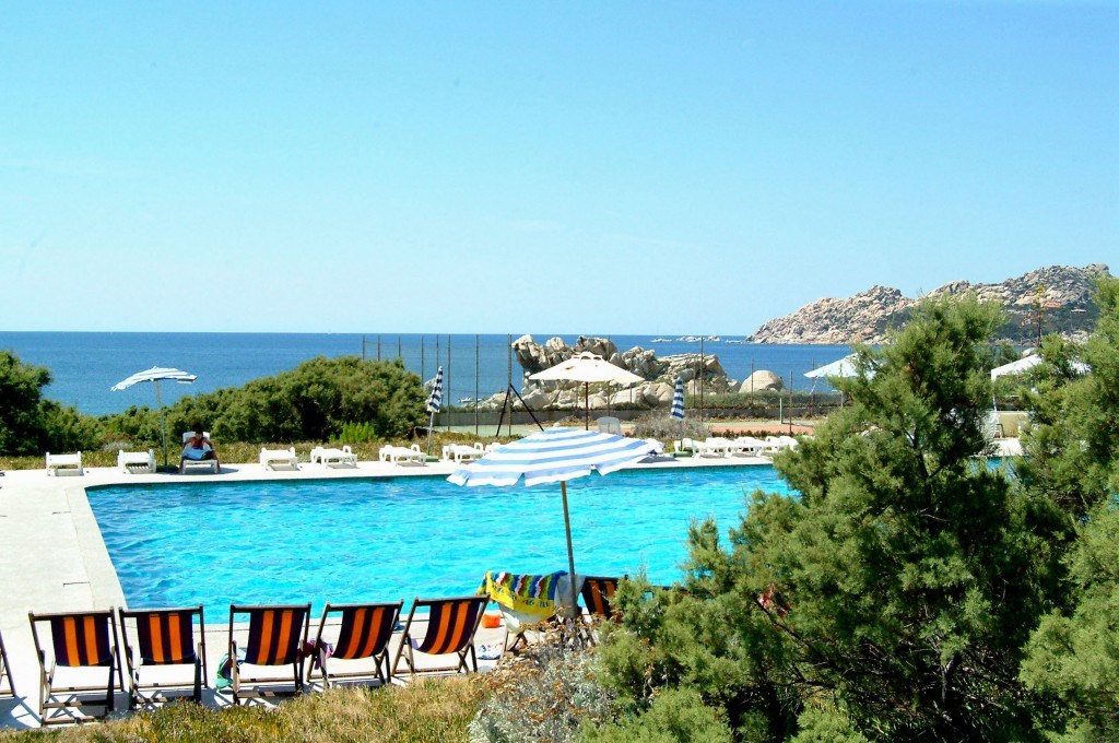 Pohled na bazén, Santa Reparata, Sardinie