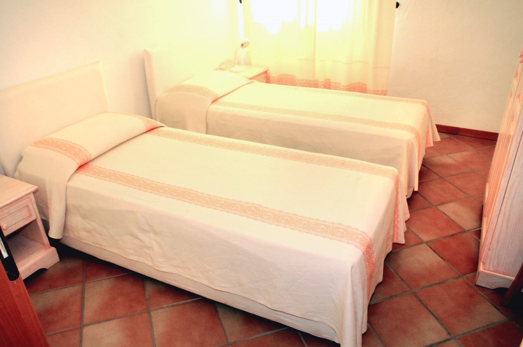 Ložnice v apartmánu TRILO, Punta Marana, Sardinie