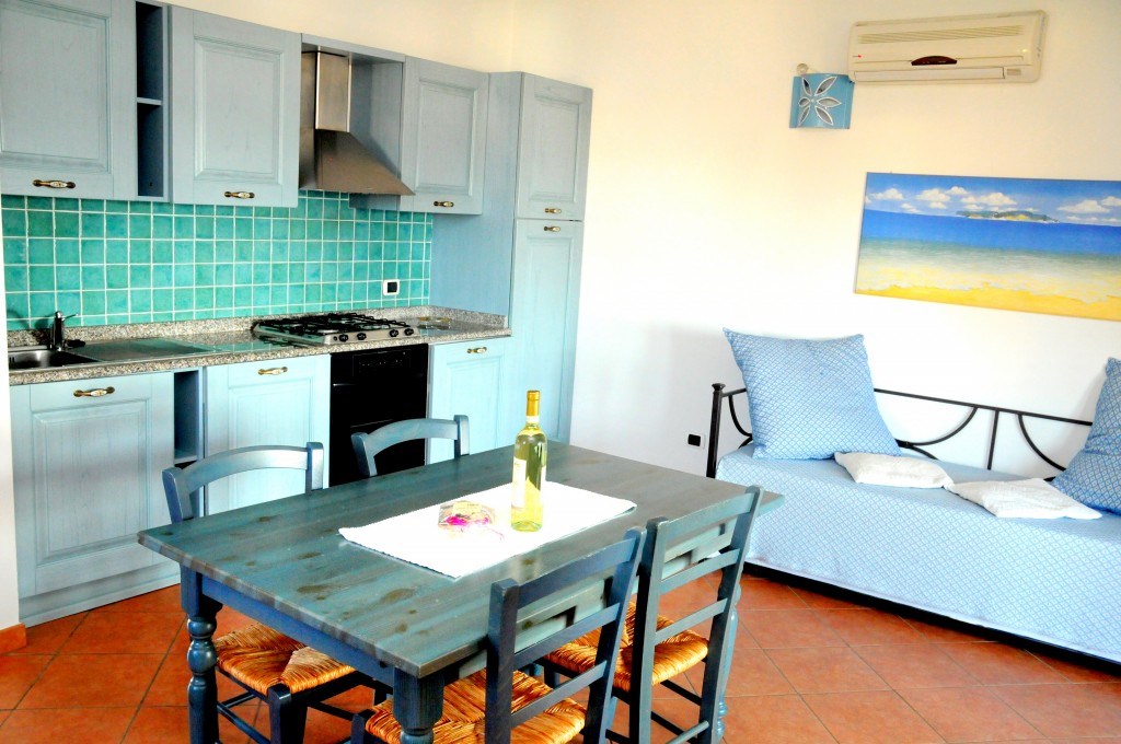 Kuchyně v apartmánech VIP, Punta Marana, Sardinie