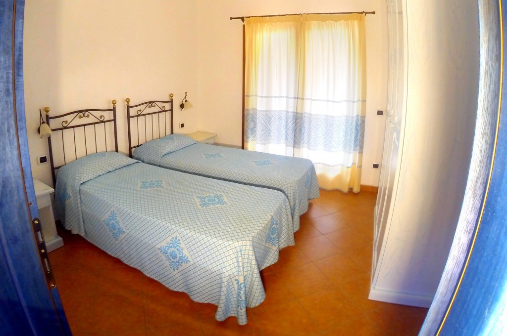 Ložnice v apartmánech VIP, Punta Marana, Sardinie