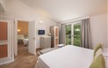 Chia Laguna Resort - Hotel Village - CLASSIC COTTAGE - PROPOJENÝ POKOJ bez balkónu, Chia, Sardinie