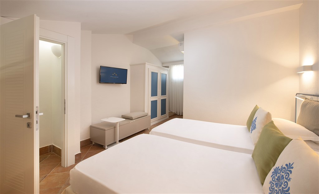 Chia Laguna Nature Resort - The Village - POOL FAMILY ložnice v patře, Chia, Sardinie