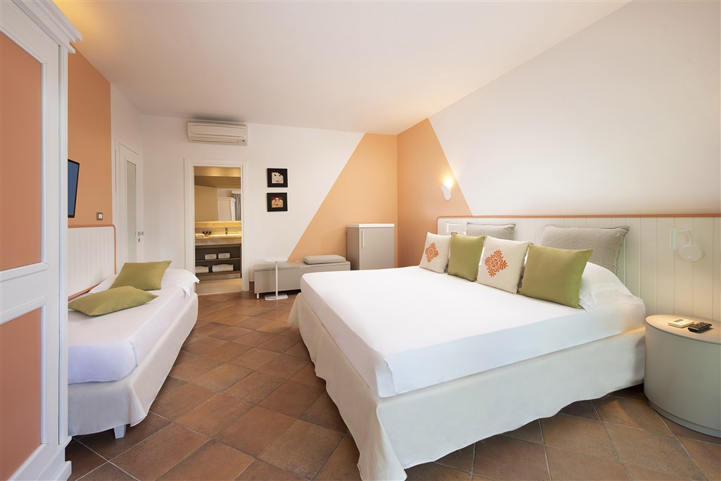 Chia Laguna Nature Resort - The Village - POOL třílůžkový, Chia, Sardinie