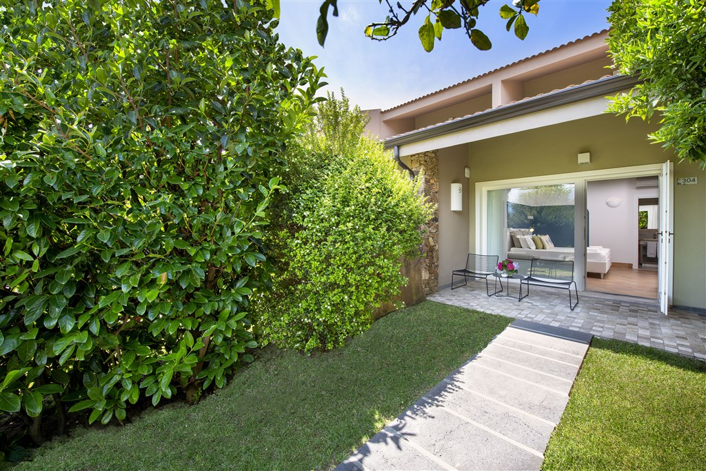 Chia Laguna Nature Resort - The Village - SUPERIOR privátní předzahrádka, Chia, Sardinie