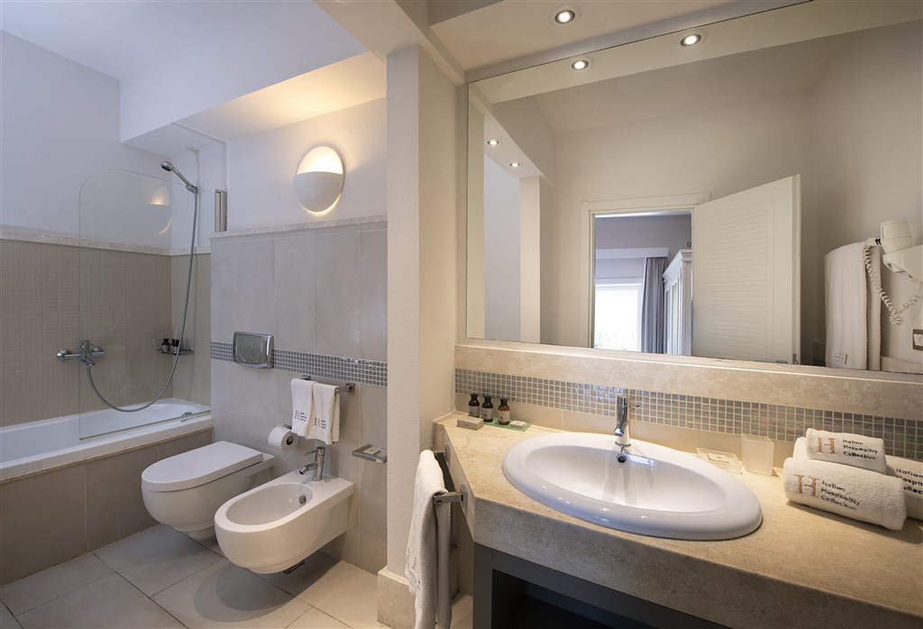 Chia Laguna Nature Resort - The Village - SUPERIOR koupelna s vanou, Chia, Sardinie