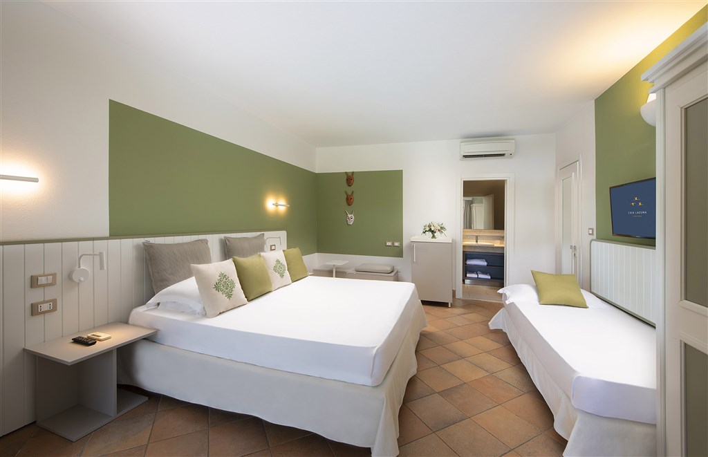 Chia Laguna Nature Resort - The Village - SUPERIOR třílůžkový, Chia, Sardinie