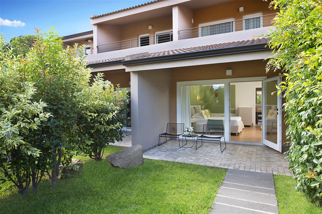 Chia Laguna Nature Resort - The Village - SUPERIOR třílůžkový exteriér, Chia, Sardinie