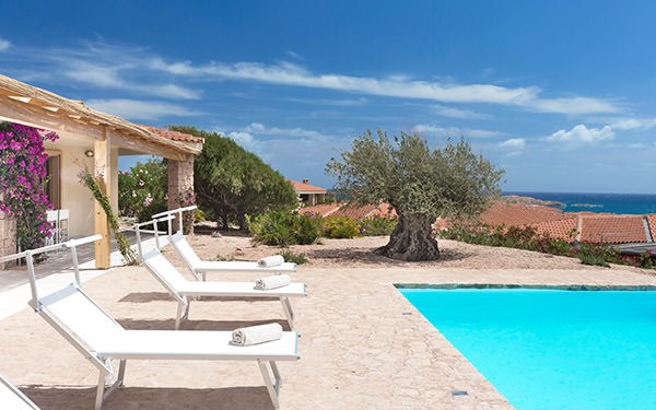 Vila PLEIADI bazén s lehátky, Isola Rossa, Sardinie
