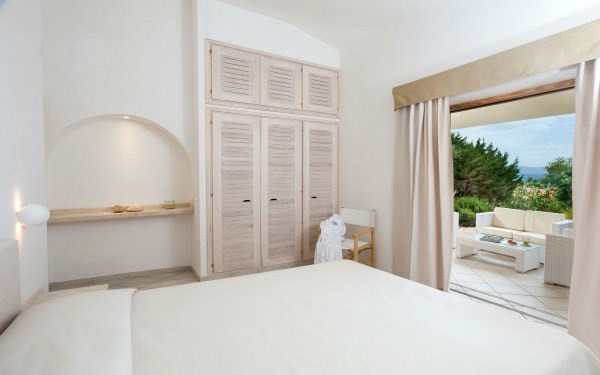 Vila PLEIADI ložnice s manželským lůžkem, Isola Rossa, Sardinie