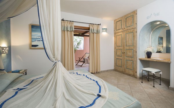 VILA ELICRISO ložnice s manželským lůžkem, Cannigione, Sardinie