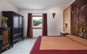 Resort Cala di Falco - Vily - VILA ELICRISO ložnice s manželským lůžkem, Cannigione, Sardinie