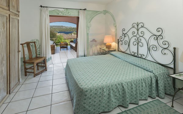 VILA GINESTRA ložnice s manželským lůžkem, Cannigione, Sardinie