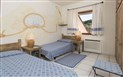 Resort Cala di Falco - Vily - VILA GINESTRA ložnice s oddělenými lůžky, Cannigione, Sardinie