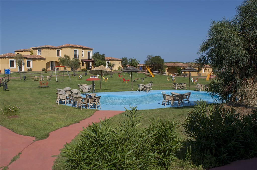 Dětské hřiště s bazénem, Budoni, Sardinie