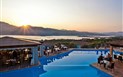 Stella di Gallura Residence - Večerní pohled na restauraci a bazén, Porto Rotondo, Sardinie, Itálie