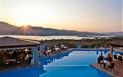 Stella di Gallura Residence - Večerní pohled na restauraci a bazén, Porto Rotondo, Sardinie, Itálie