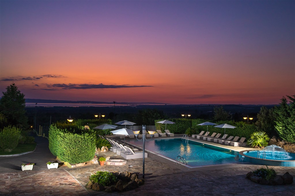 Večerní panorama, Porto Pino, Sant´Anna Arresi, Sardinie