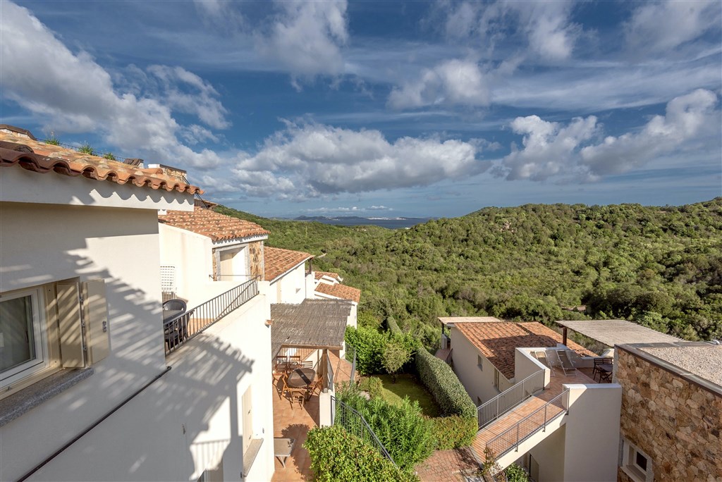 Exteriér, Baja Sardinia, Sardinie