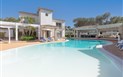 Eliantos Boutique Hotel & Spa 65+ - Pohled od bazénu, Santa Margherita di Pula, Sardinie