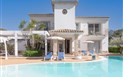 Eliantos Boutique Hotel & Spa - Pohled od bazénu, Santa Margherita di Pula, Sardinie