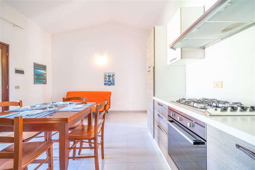 Obývací pokoj s kuchyňským koutem, San Teodoro, Sardinie