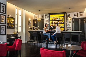 Hotelový bar, Cagliari, Sardinie