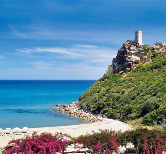 Pohled na věž Salinas, Muravera, Sardinie