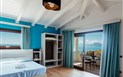 Hotel I Ginepri - Pokoj DELUXE s výhledem na moře a balkonem, Cala Gonone, Sardinie