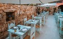 Hotel I Ginepri - Venkovní část restaurace, Cala Gonone, Sardinie