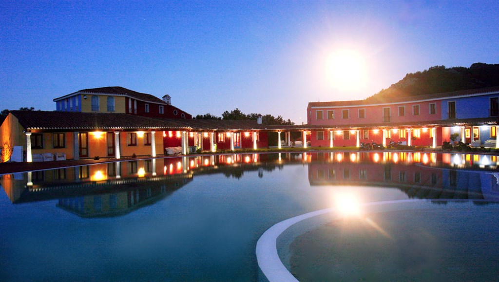 Hotel s bazénem, Villagrande Strisaili, Sardinie