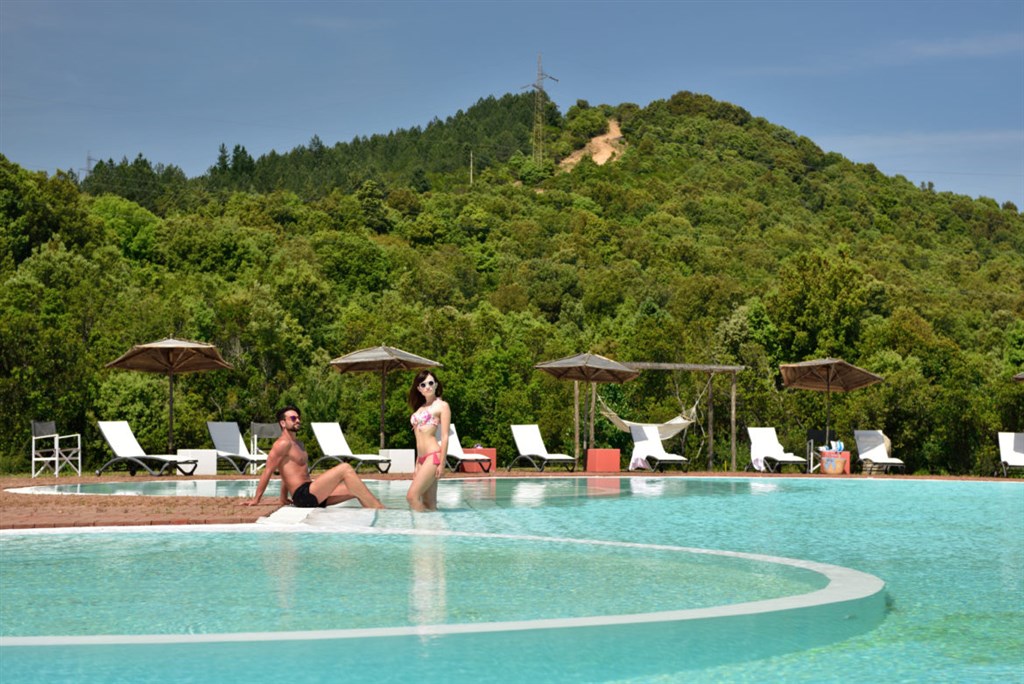 Bazén s lehátky, Villagrande Strisaili, Sardinie
