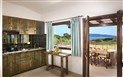 Il Mirto Residence - Interiér Bilo s výhledem na moře, Cala Capra, Sardinie