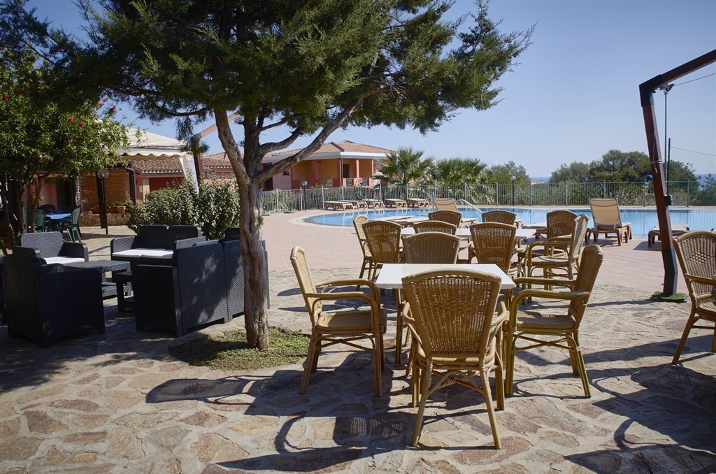 Bar u bazénu, Cala Gonone, Sardinie